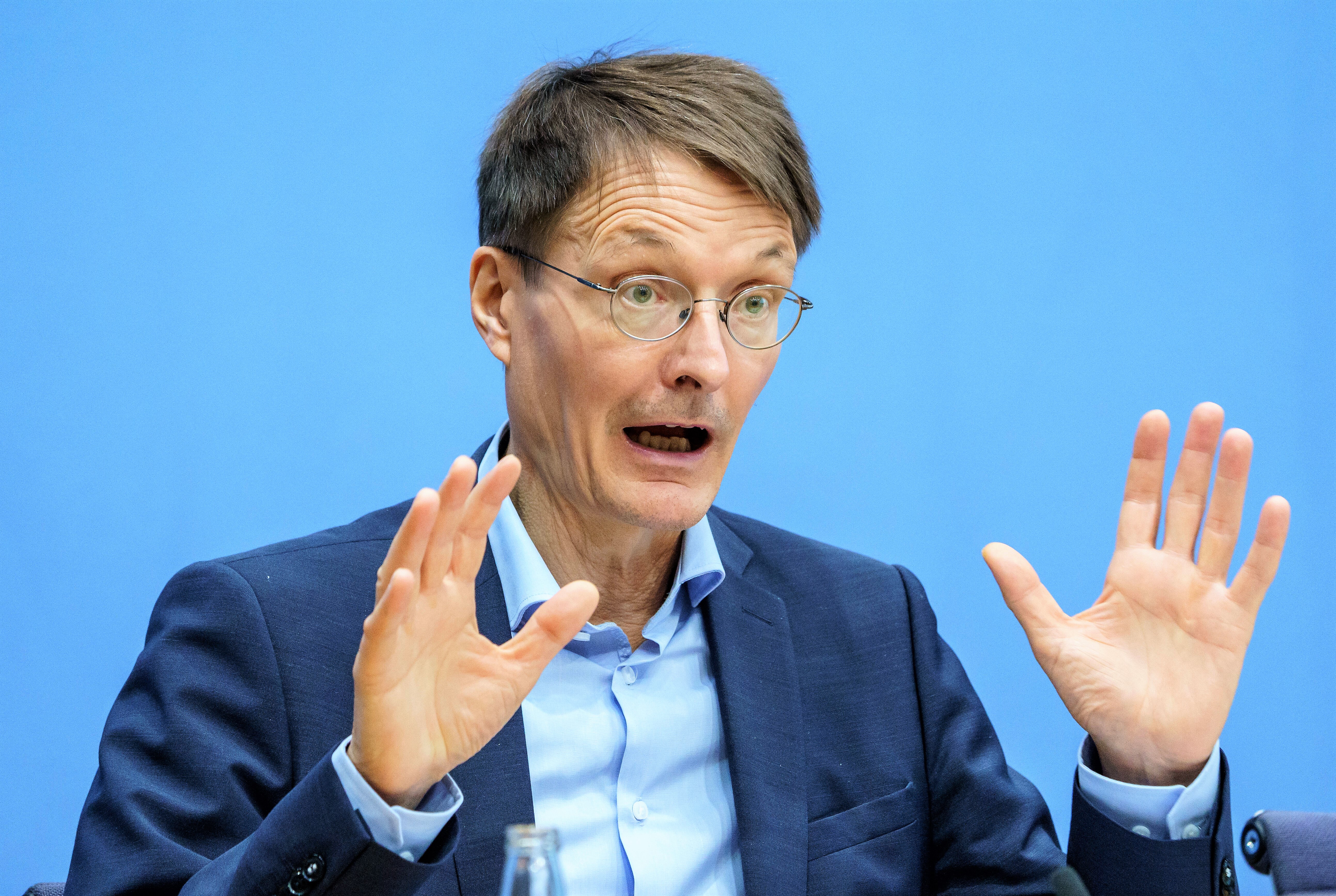 Corona: Kommt jetzt die Karnevals-Welle? Gesundheitsminister Lauterbach geht auf die Kölner und den Karneval los! 