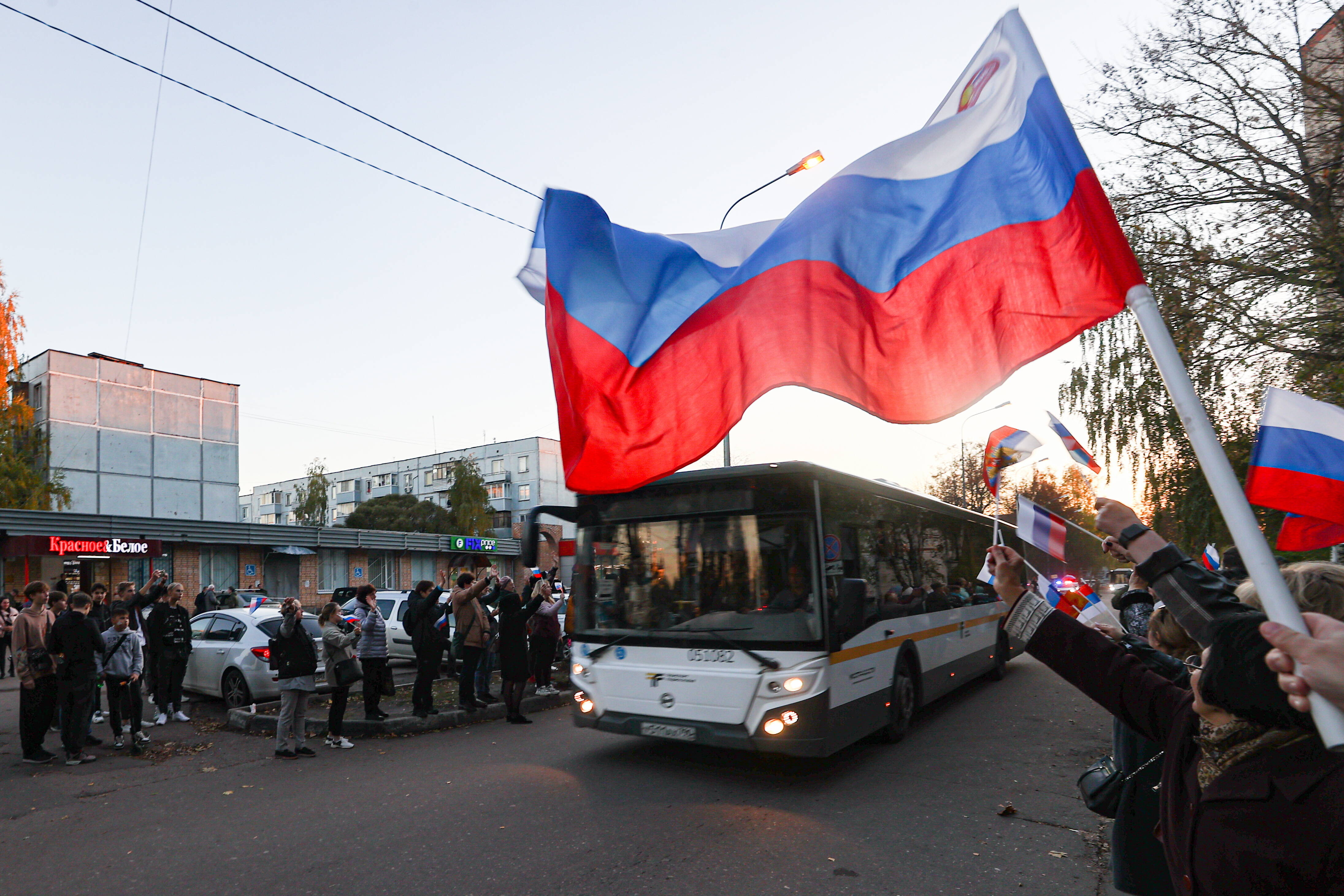 Eilmeldung! Putin zieht 200.000 Soldaten an der ukrainischen Grenze zusammen! Große russische Offensive befürchtet