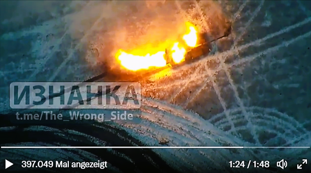 ▶️[VIDEO] Russische Panzerhaubitze auf der Flucht - aber es hilft nichts! Ukraine Drohne kennt kein Erbarmen!