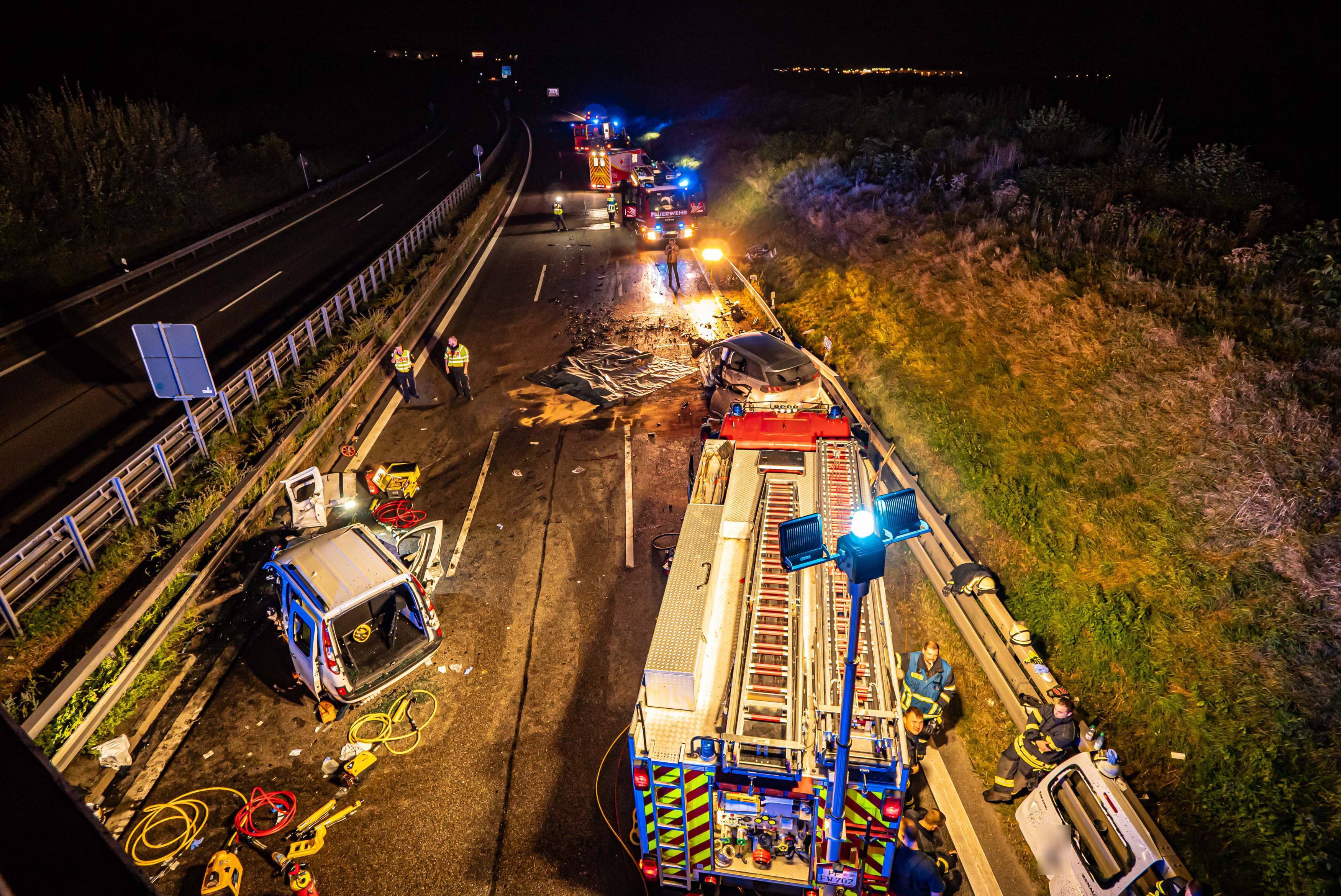 Tödlicher Unfall auf der Autobahn - Stundenlange Sperrung nach fatalem Zusammenstoß!