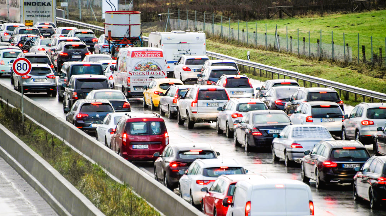 Autobahn-Vollsperrung! Riesiger Stau und Rückreise-Chaos - das ist geschehen