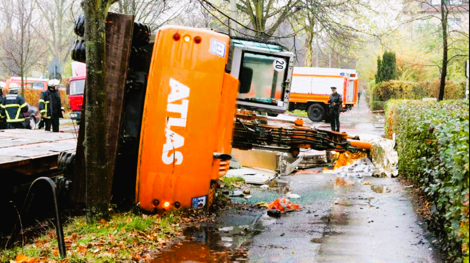 Grausamer Unfall  - 33-jähriger Mann von einem Radlader überrollt