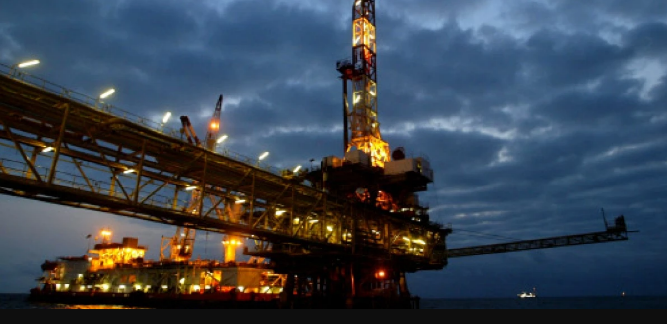 Nächster Schlag! Ukraine attackiert Gasbohrturm im Schwarzen Meer - Angeblich 40 russische Soldaten getötet