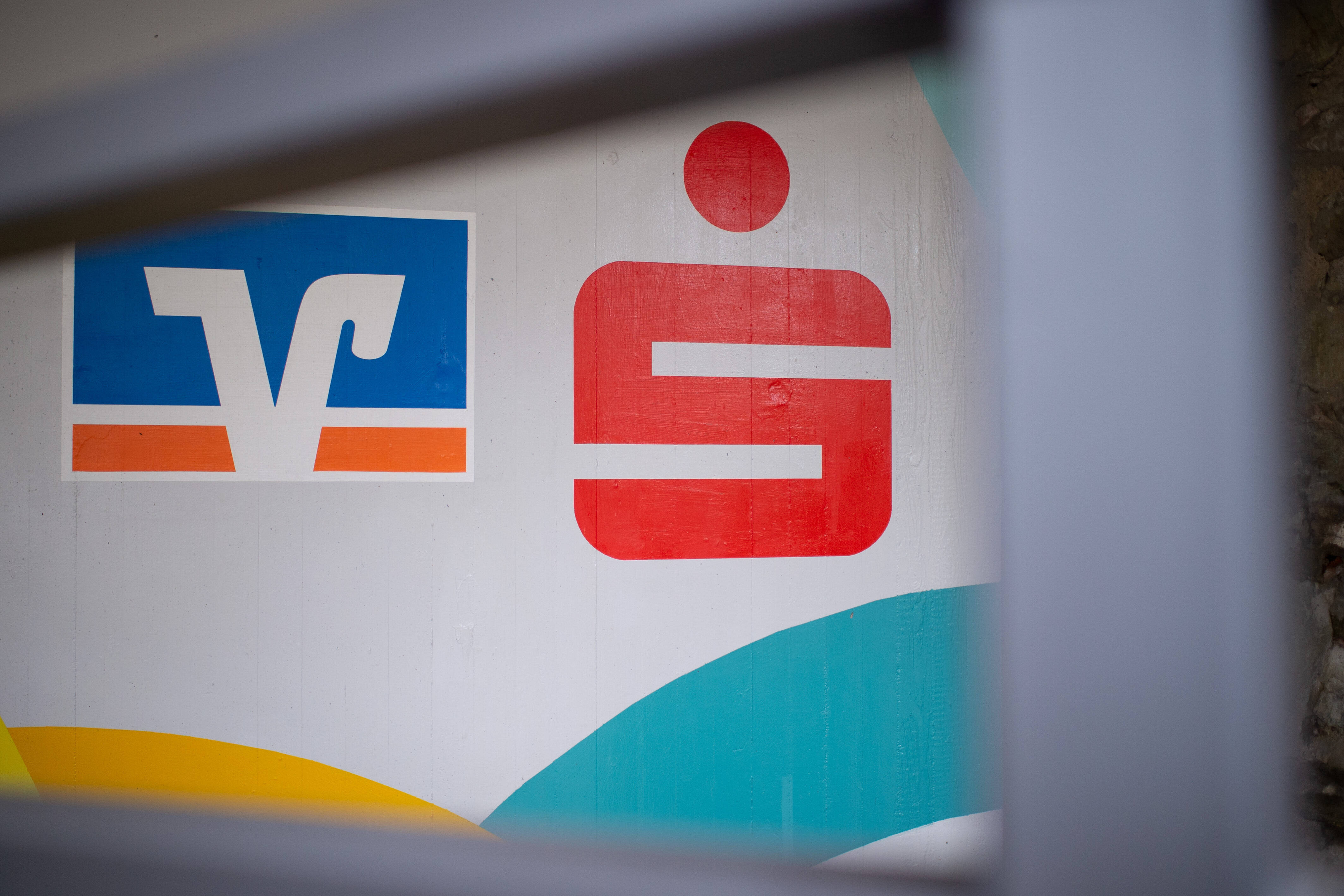 Deutsche Bank pleite! Schock für die Kunden - alle Konten werden bald geschlossen!