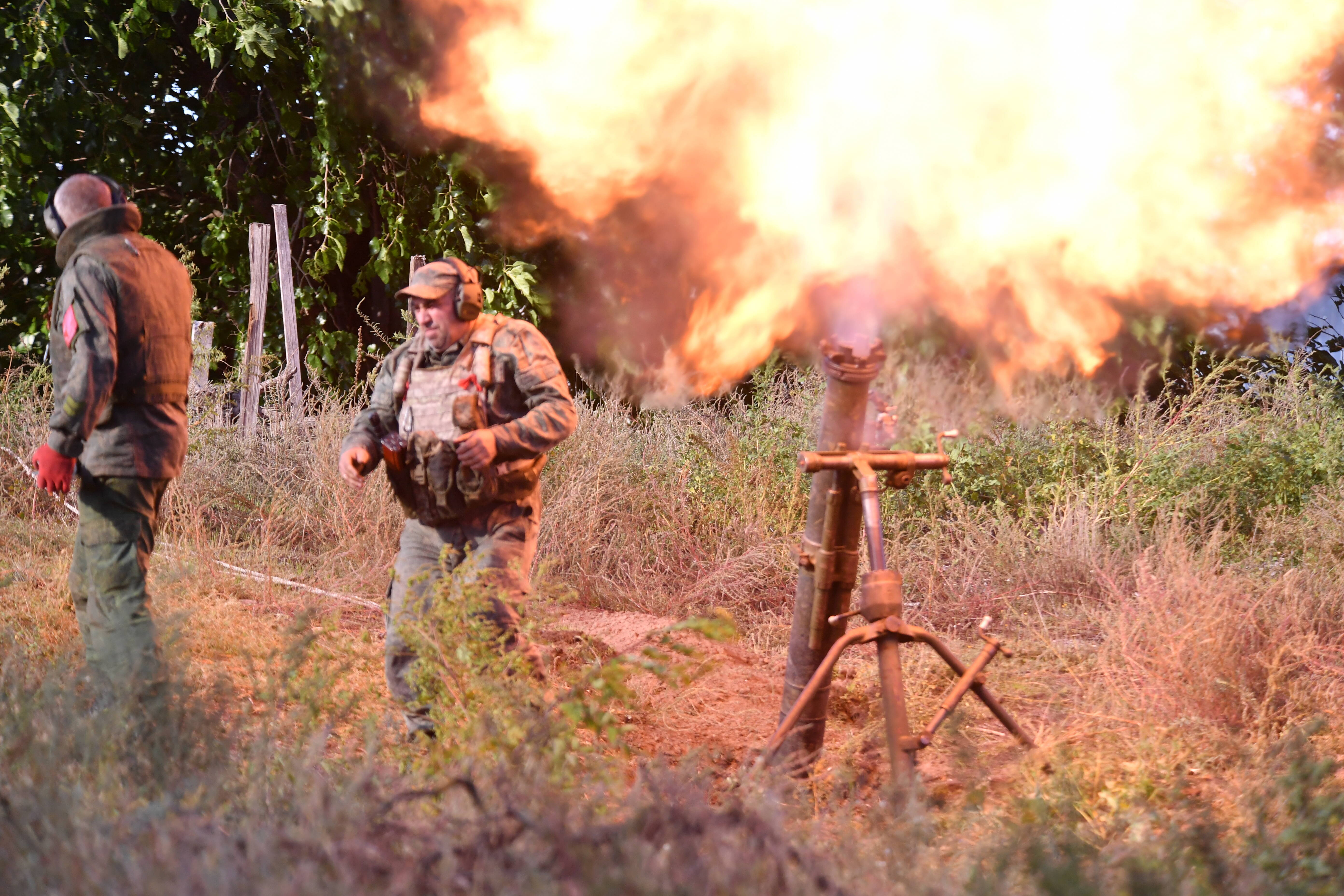 Angriff aus fünf Richtungen! Russland versucht Bachmut endgültig zu umzingeln!