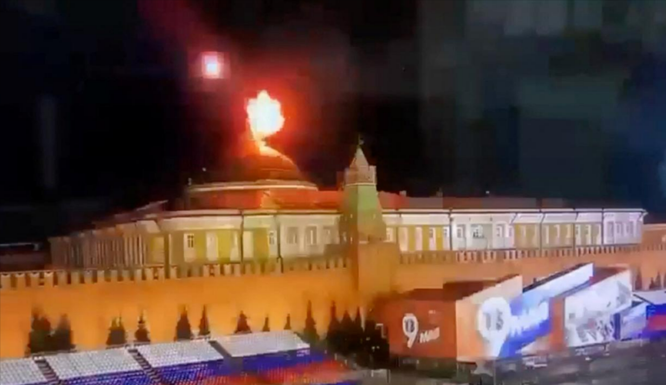 Russland versetzt Atomstreitkräfte in Alarmbereitschaft! Nuklear-Bomber bewaffnet! Alarm nach Angriff auf Kreml!