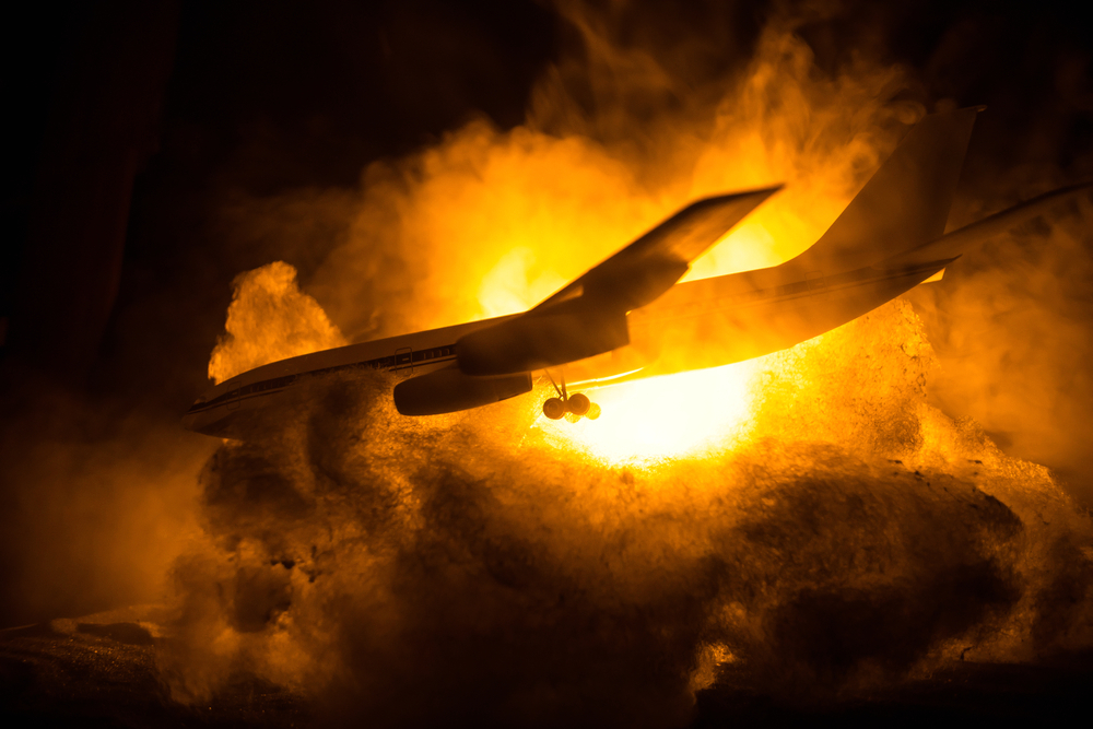 Notfall auf dem Flughafen! Boing 757 fängt nach Landung Feuer - 190 Passagiere mussten evakuiert werden